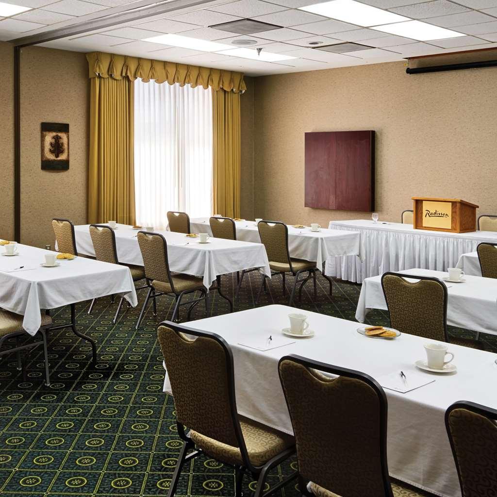 Radisson Hotel Bismarck Ngoại thất bức ảnh