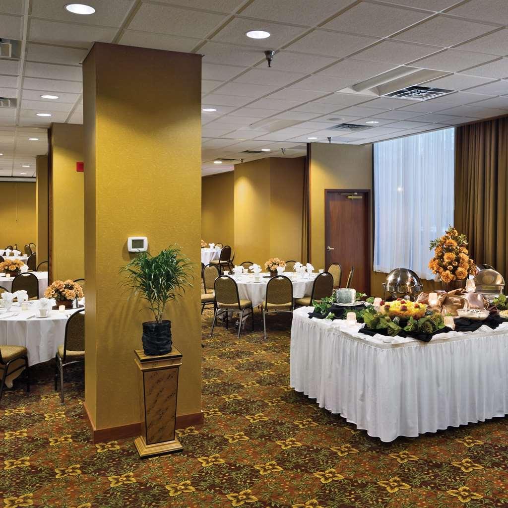 Radisson Hotel Bismarck Ngoại thất bức ảnh