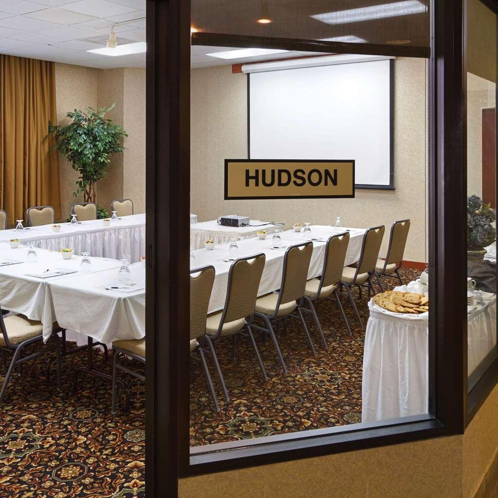 Radisson Hotel Bismarck Ngoại thất bức ảnh