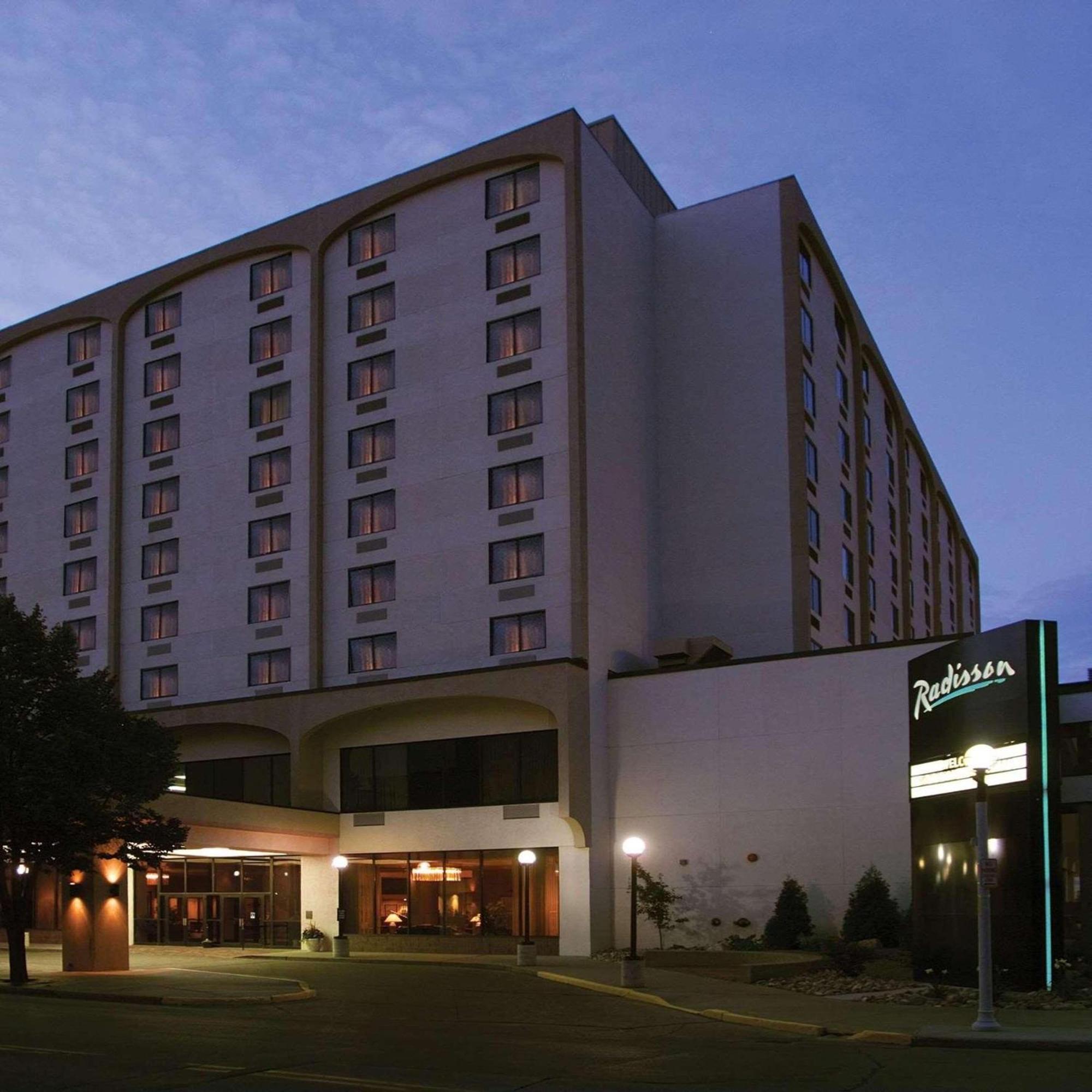 Radisson Hotel Bismarck Ngoại thất bức ảnh