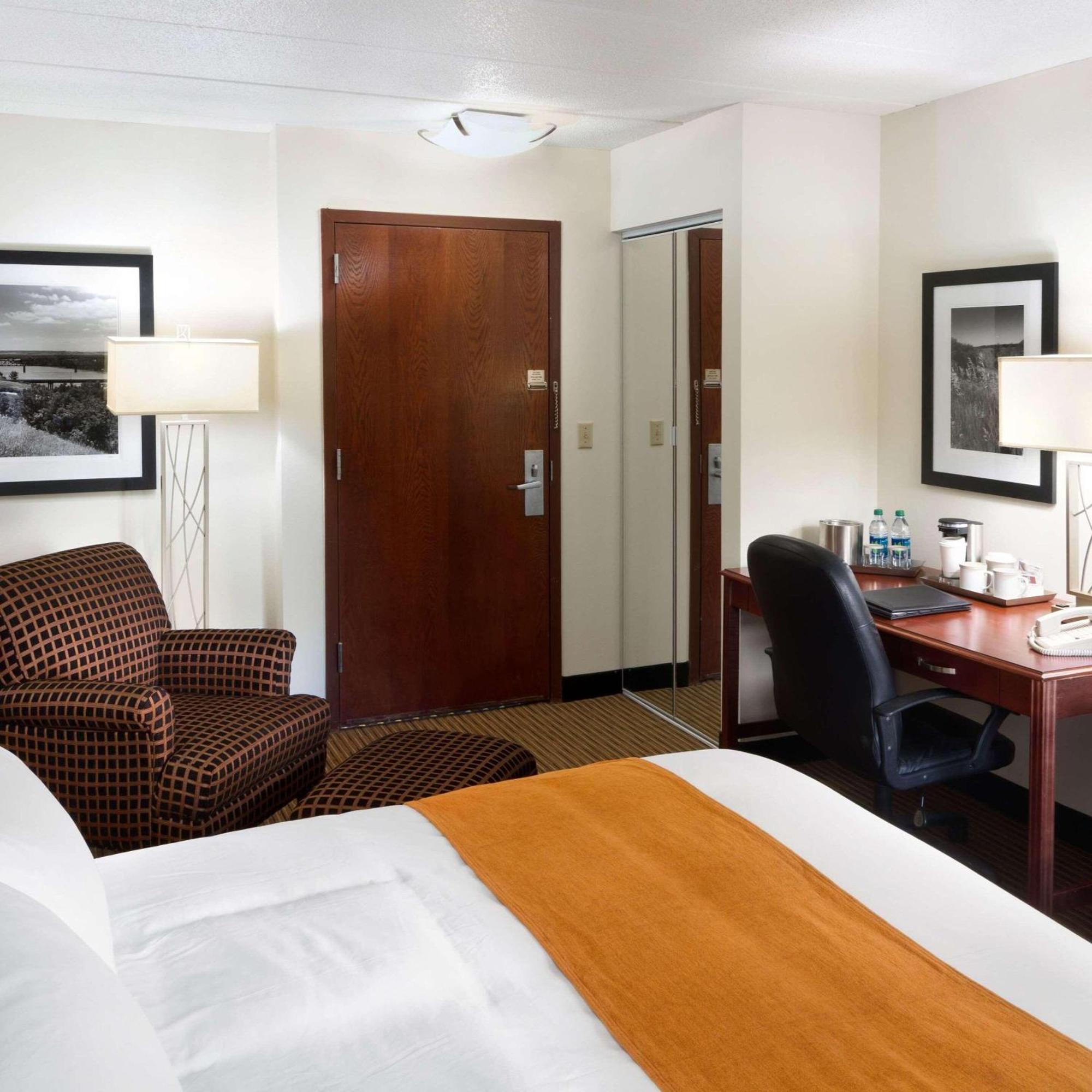 Radisson Hotel Bismarck Ngoại thất bức ảnh